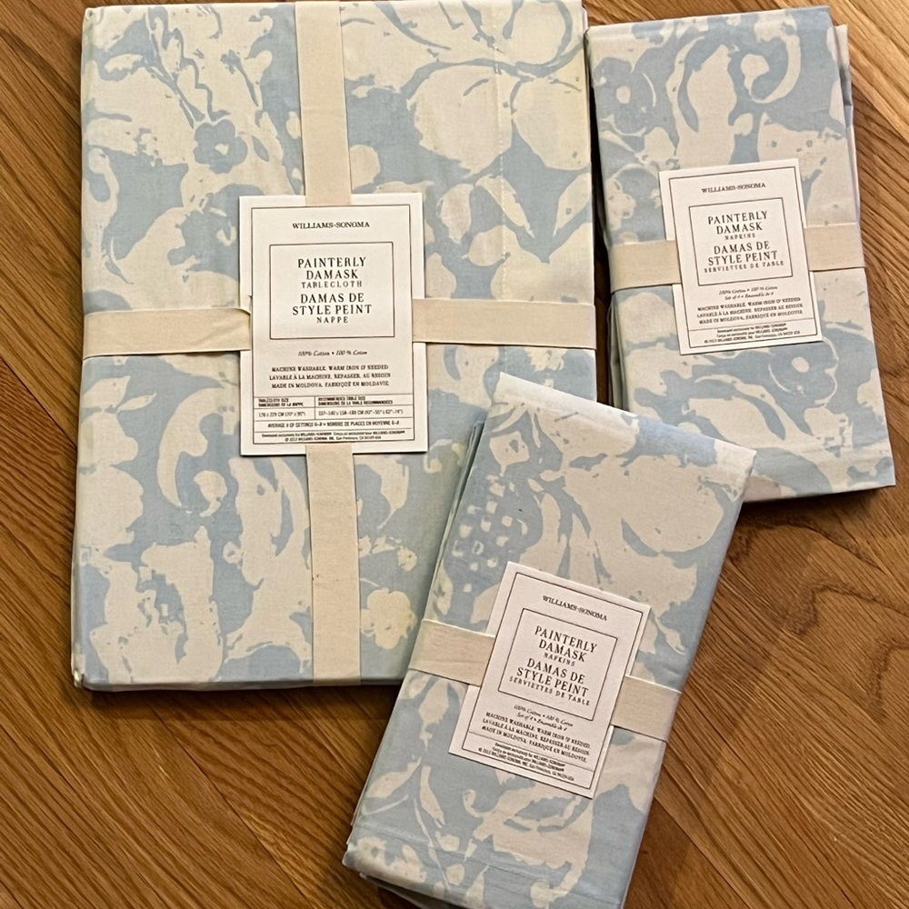 Williams-Sonoma Blue & White Painterly Damask Tablecloth 70”x90” + 8 napkins